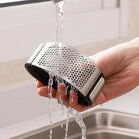 Garlic Crusher Stainless Steel Press Rocker Design Easy Hand Operation for Garlic Mincing